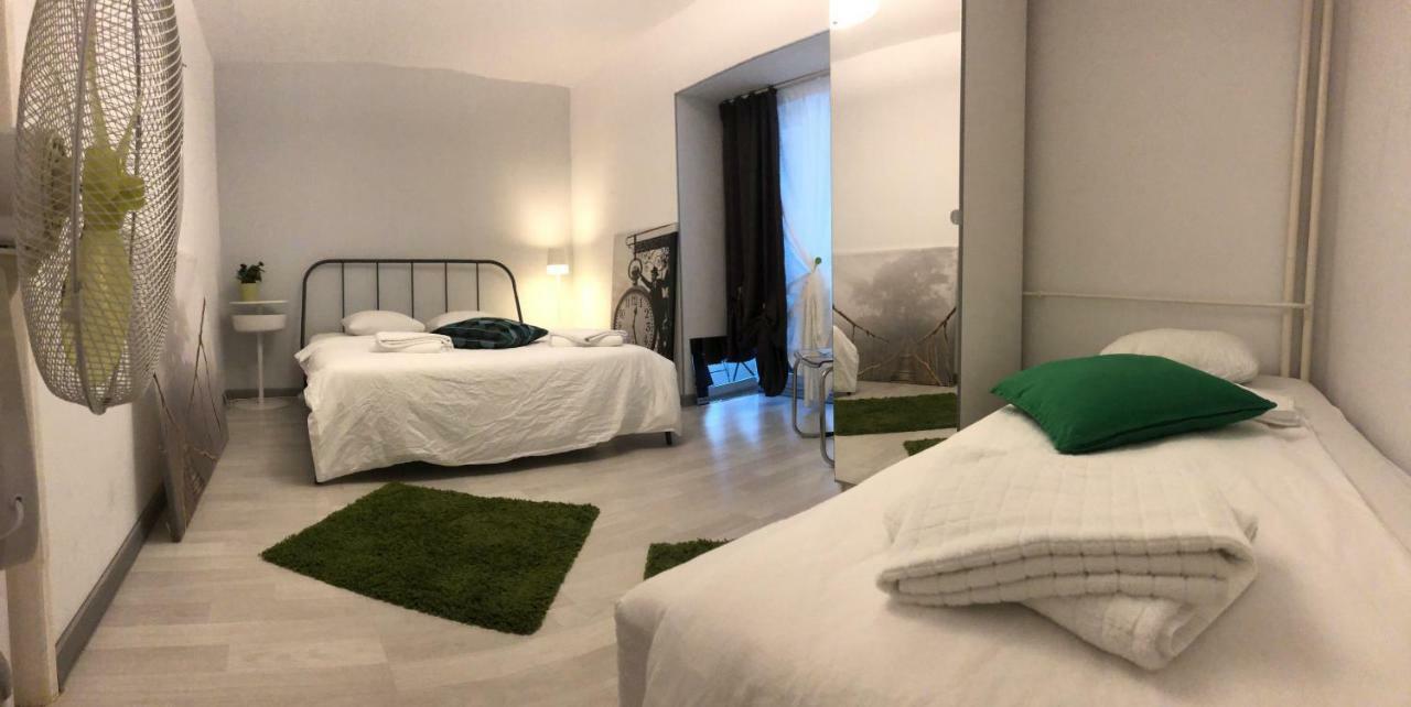 Green Apartment With Terrace 12 Bucarest Exterior foto