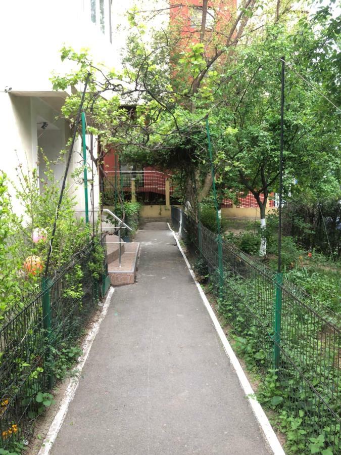 Green Apartment With Terrace 12 Bucarest Exterior foto
